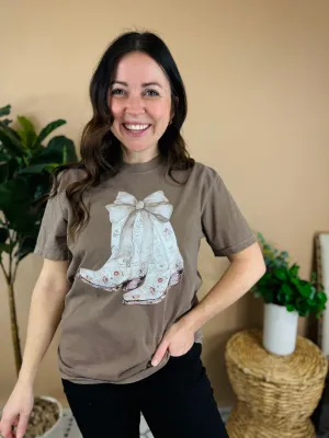 Beige Chino Bow Boots Graphic Tee