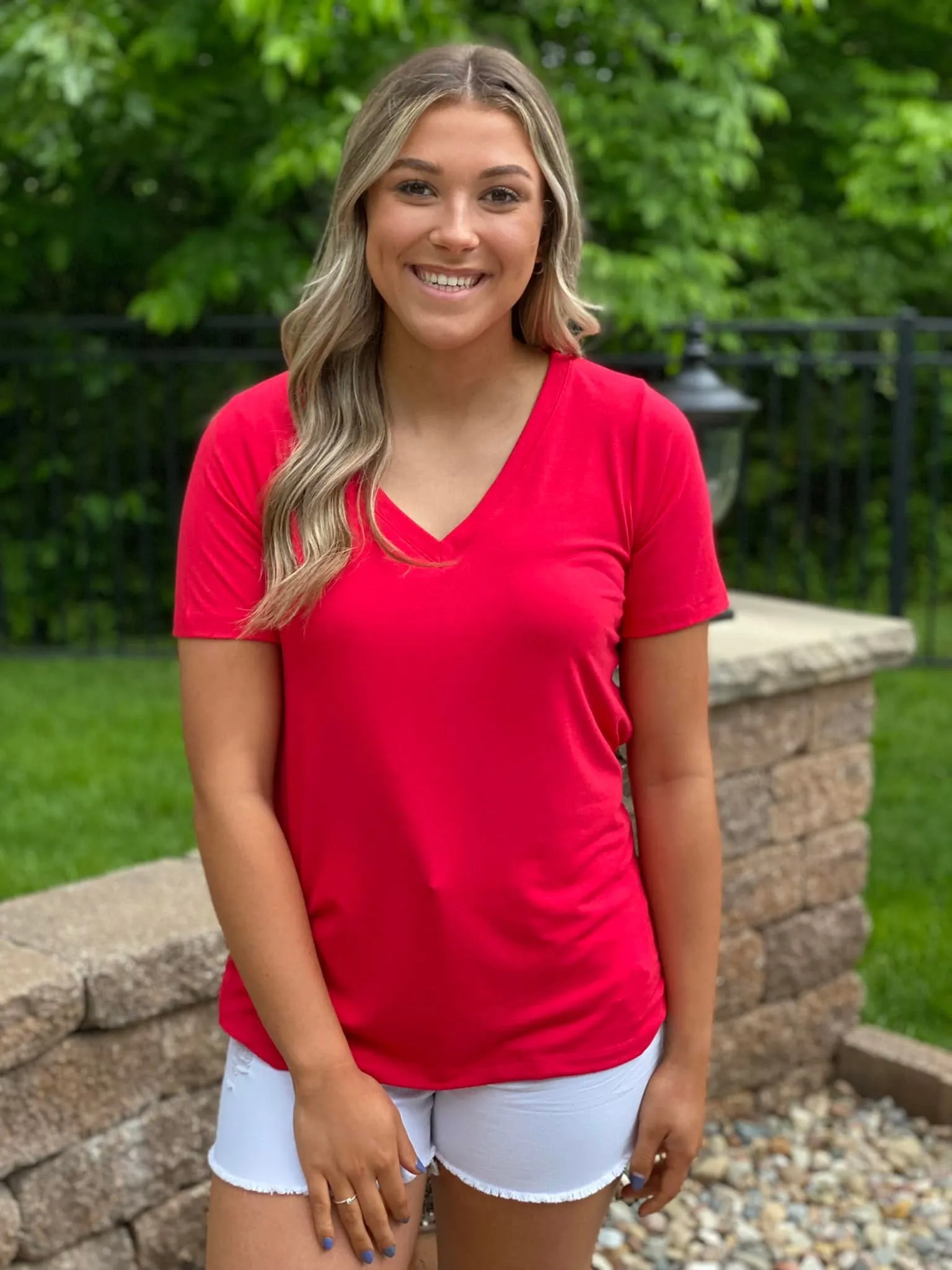 Favorite Basic V-Neck - Red
