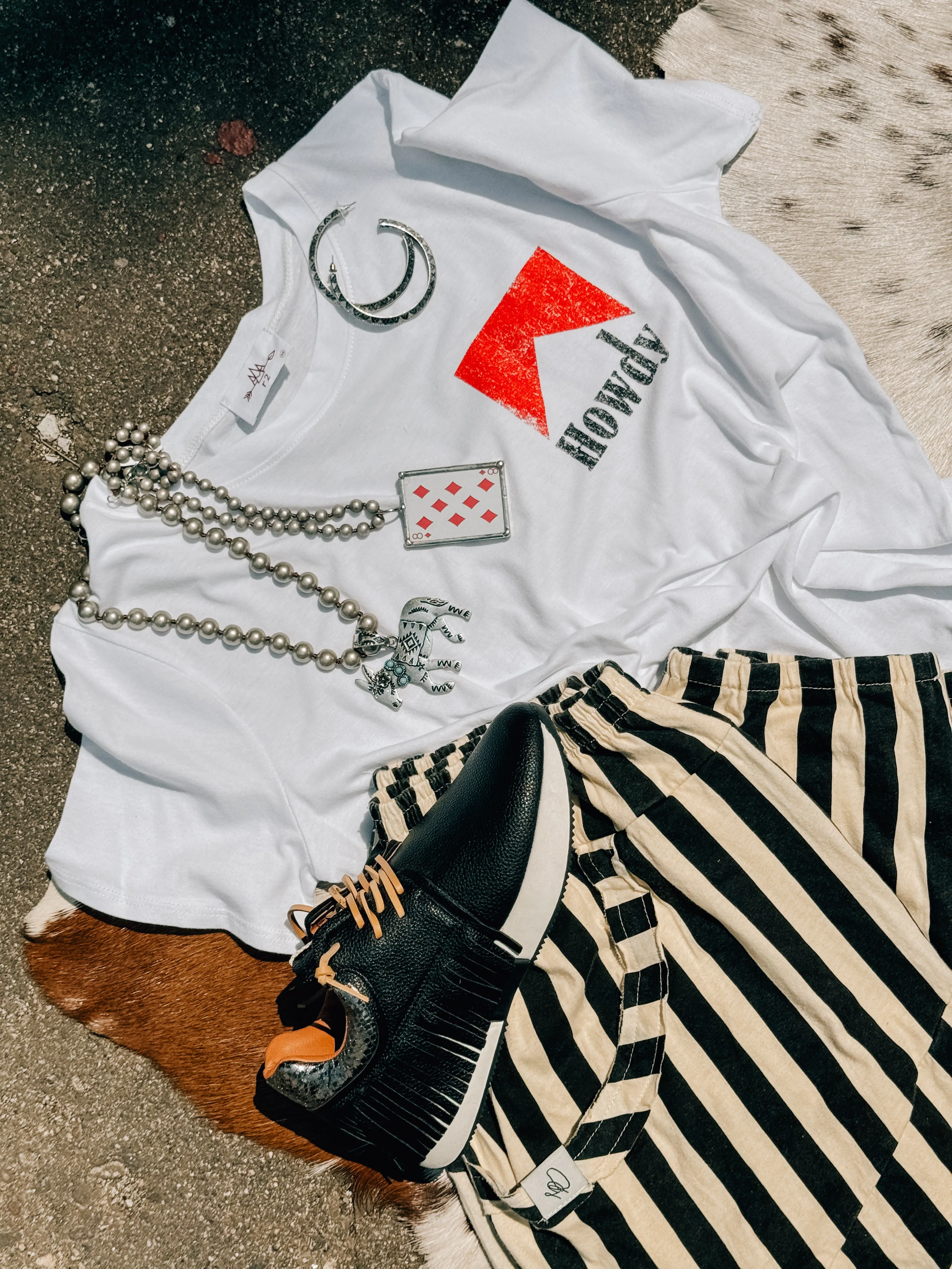HOWDY Pocket Graphic Tee