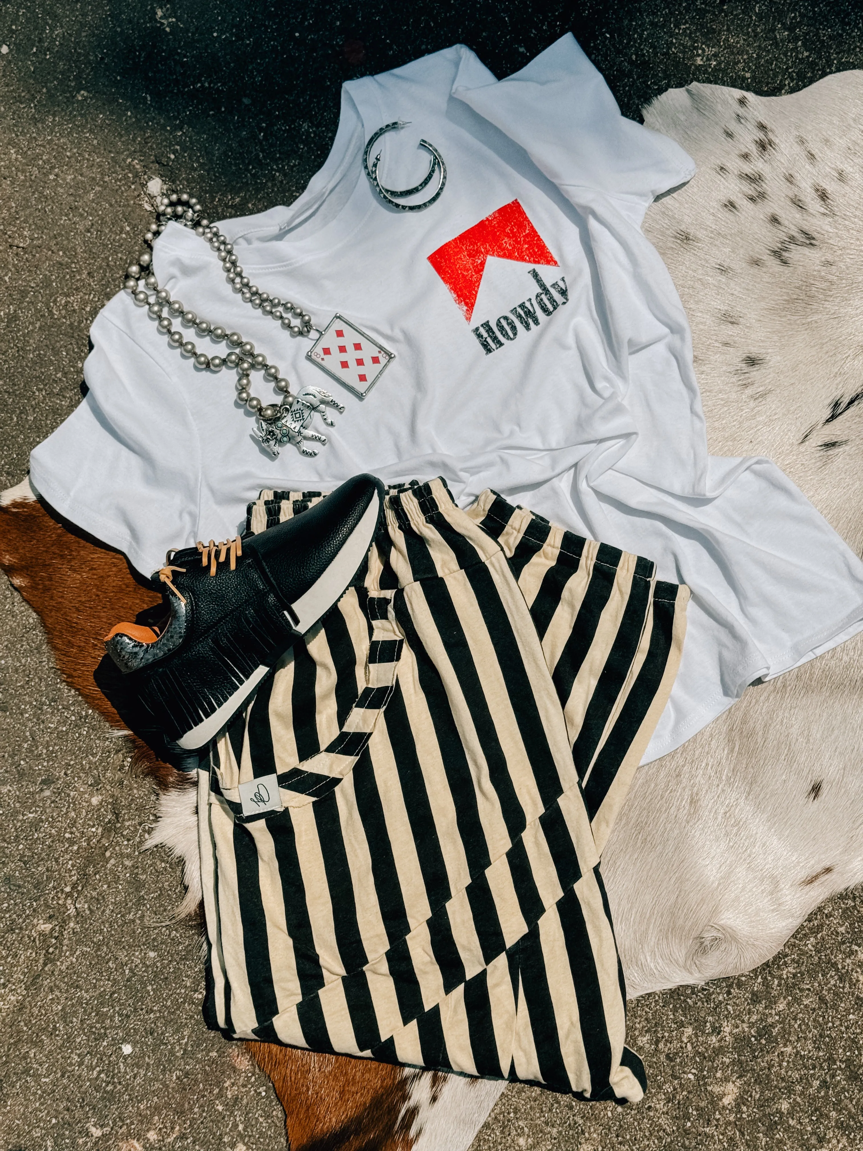 HOWDY Pocket Graphic Tee
