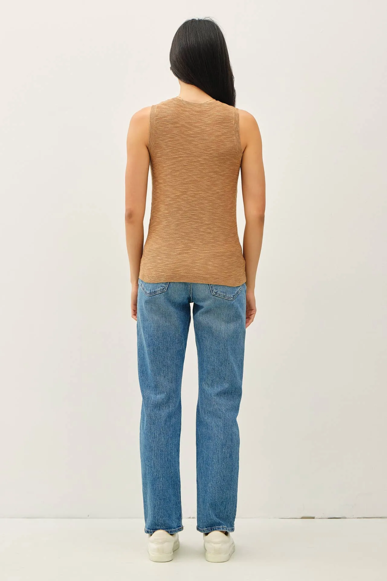 ROUND NECK SLEEVELESS SLUB KNIT TOP