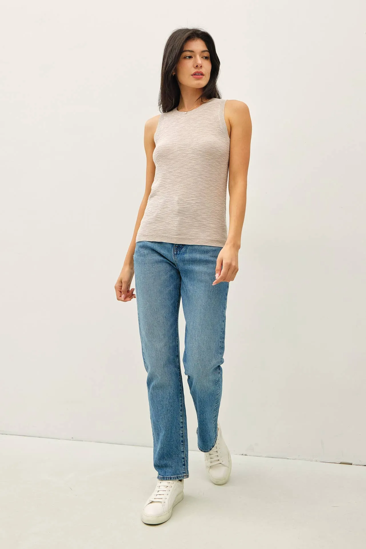 ROUND NECK SLEEVELESS SLUB KNIT TOP