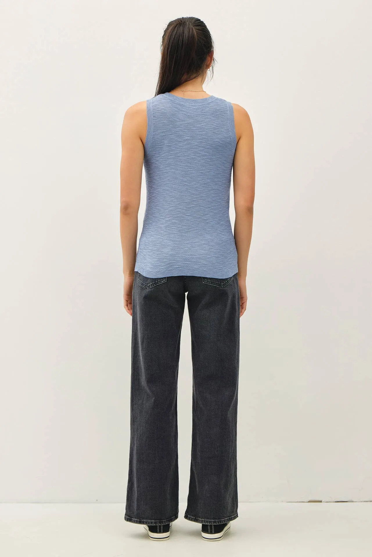ROUND NECK SLEEVELESS SLUB KNIT TOP
