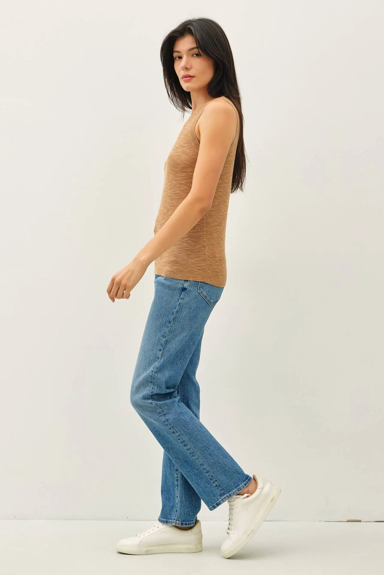 ROUND NECK SLEEVELESS SLUB KNIT TOP