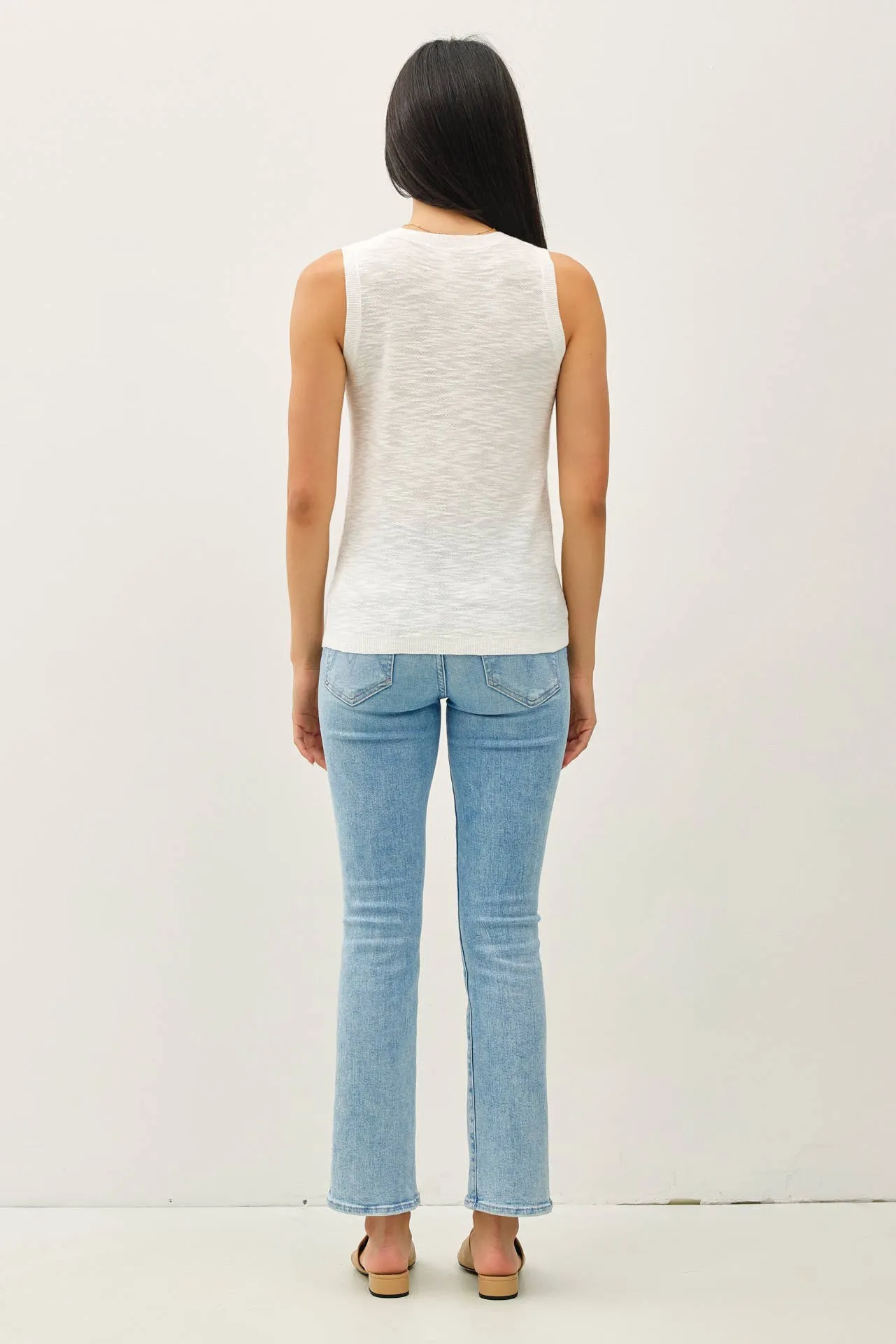 ROUND NECK SLEEVELESS SLUB KNIT TOP