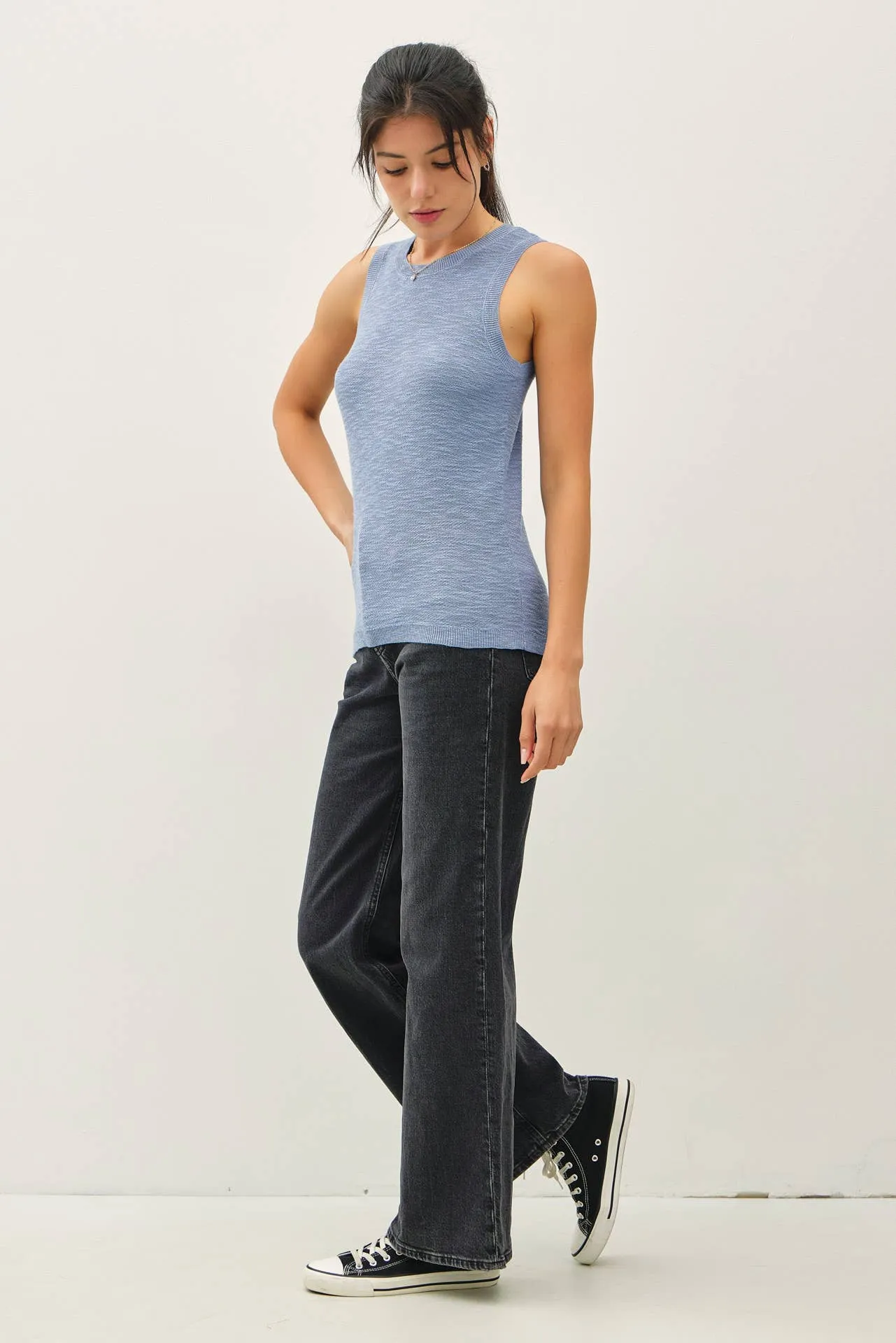 ROUND NECK SLEEVELESS SLUB KNIT TOP