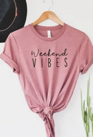 Weekend Vibes Graphic Tee in Mauve